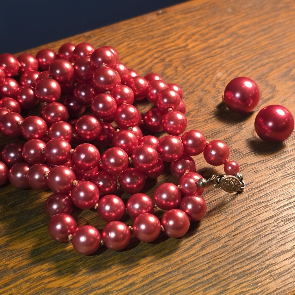 Vintage red (faux) pearl necklace and earring set